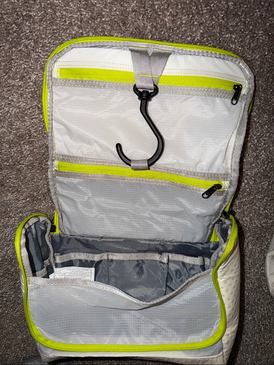 Eagle Creek Pack-It Reveal Quick Trip | Alpine Shop Eagle Creek White Packing Cubes with Lime Trim
